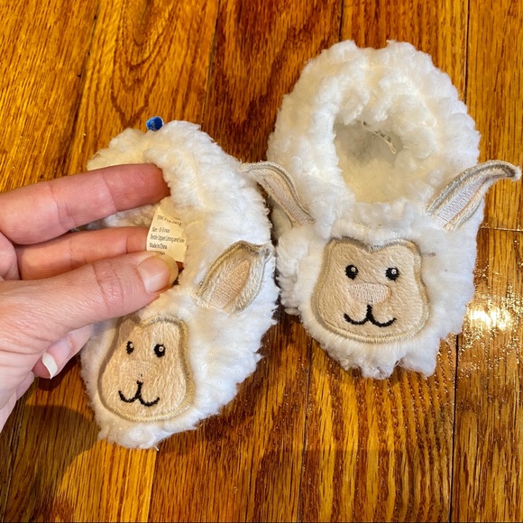 🤩HP🤩 NEW Baby shoes slippers newborn 0 3 months - Picture 2 of 8
